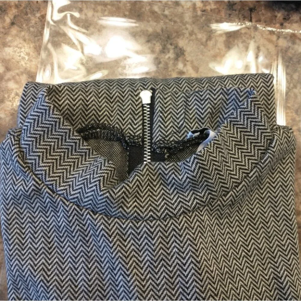 Women's Bar lll Black and White Short Sleeve Chevron Pattern Dress Size Large - Picture 11 of 11